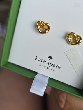 kate spade gold knot heart stud earrings - polished gold